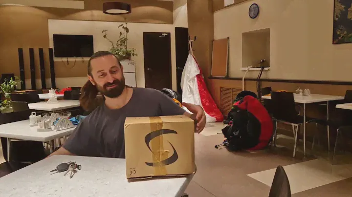 Sup Air Pilot Helmet 380 g. unpacking Распаковка одного из самых легих парапланерных шлемов.